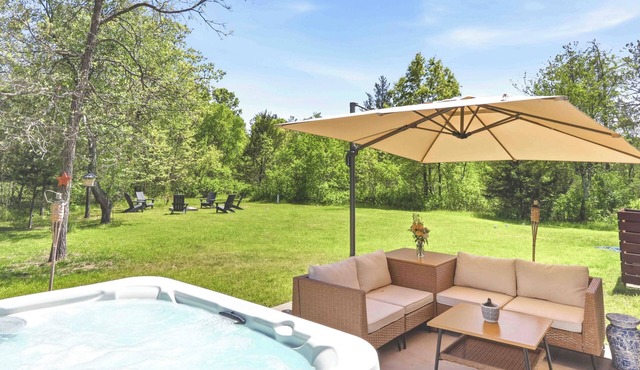 Golf Course Retreat at Lake Arrowhead with Hot Tub in Nekoosa
