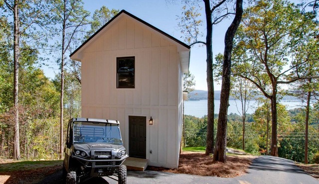 Gorgeous Cabin Great for Groups or Families with Jacuzzi, Fire Pit and Views in Alabama
