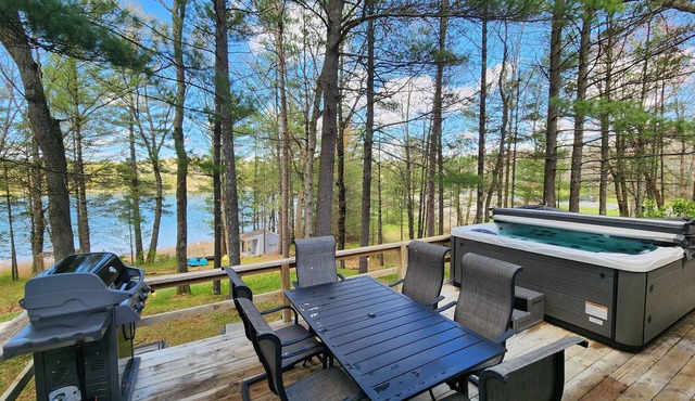 Government Lake Cottage Hot Tub 3 Bedrooms