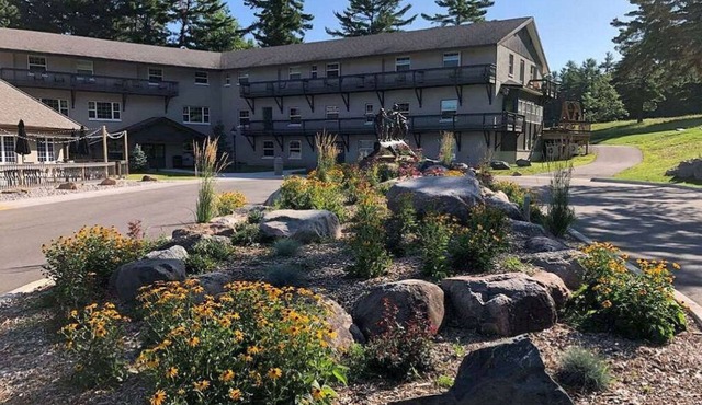 Grand Alpine Haus | Outdoor Bliss