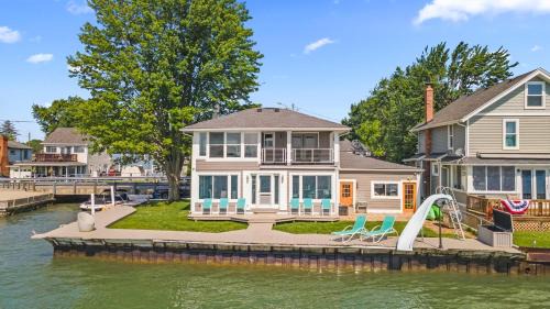 Grand Horizon St Clair Riverfront Oasis in Algonac
