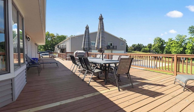 Grass Lake Retreat with Game Room & Fire Pit