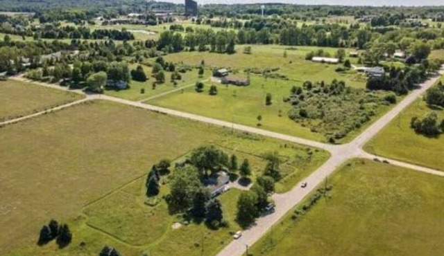 Great home right next to the HORSE SHOW! A perfect place for your visit!