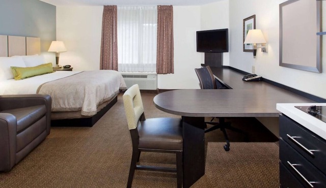 Great Relaxing Overnight Stay! Convenient Room w/ Kitchen, FREE Parking