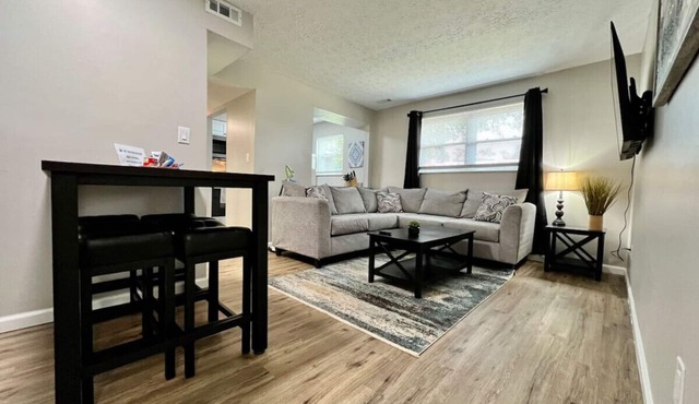 Great Value New Middletown Apartment Free Laundry in Middletown