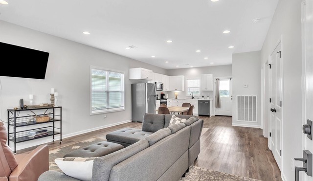 Green Light Cottage, 2BR, patio w/grill