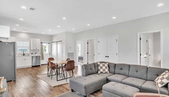 Green Light Retreat, 2BR, Columbus