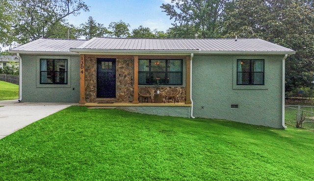Green Rock Cottage- Near Smith Lake!