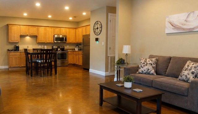 Ground Floor · 3BR Sleeps 8 · Near Ingalls/Chevron