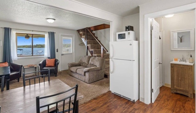 Group Getaway - 5 Separate Rooms Together by Fife Lake in Fife Lake