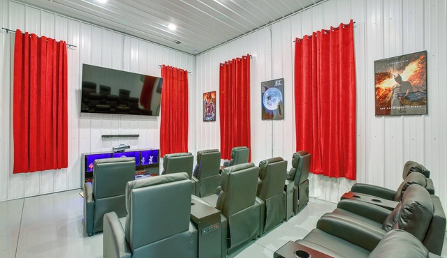 Group Getaway in Cadillac MI W/Theater Room