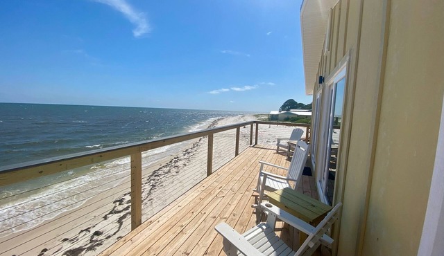Gulf Breeze – Pet-Friendly 3BR Beachfront Stay with Stunning Views & Renovations