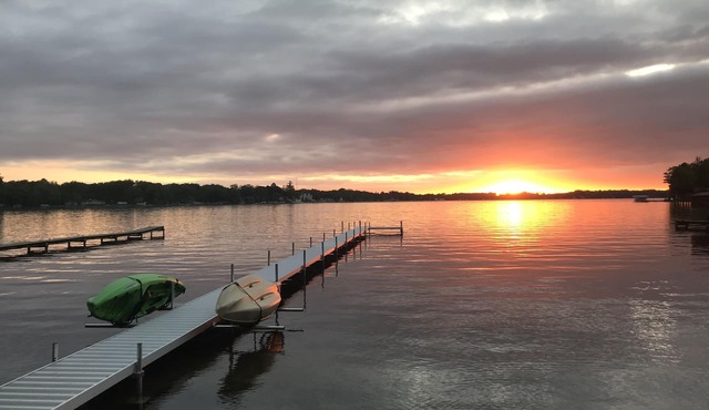 "Gun-A-Love IT!" Lakefront getaway/retreat on Gun Lake