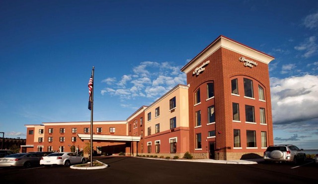 Hampton Inn Marquette-Waterfront