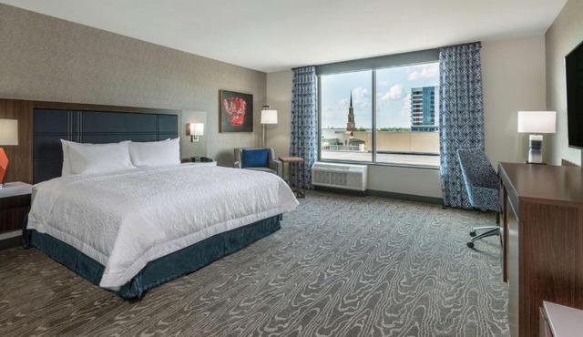 Hampton Inn & Suites Fort Wayne Downtown