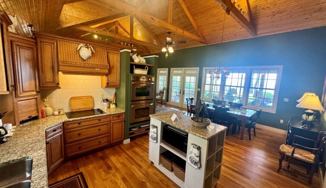 Handicap Accessible 4 Bedrooms with Amazing Views on Monteagle Mountain