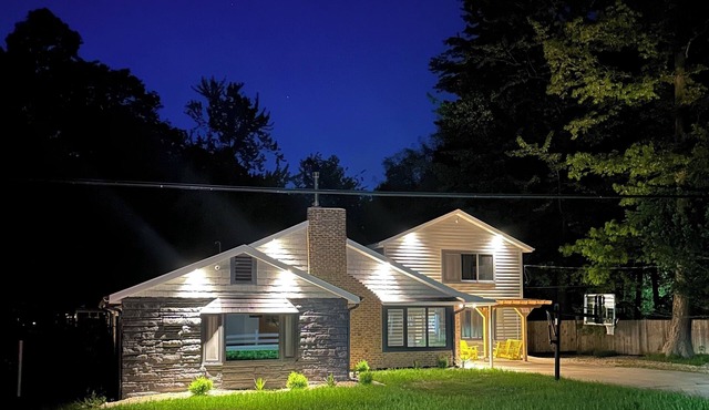 Harbert renovated house Private heated pool spa large deck grill fire pit