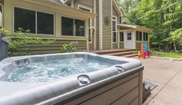 Harbor Ctry-Gorgeous Cape Cod Home- 2 Wooded Acrs