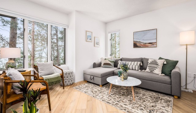 Hawks Nest Hideaway - 2 Bed 2 Bath - Screened In Deck