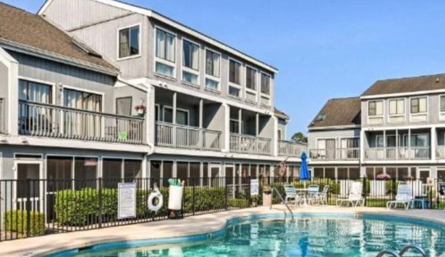 Hide-a-way in orange beach nPool, walking to restaurants, bay accessn in Orange Beach