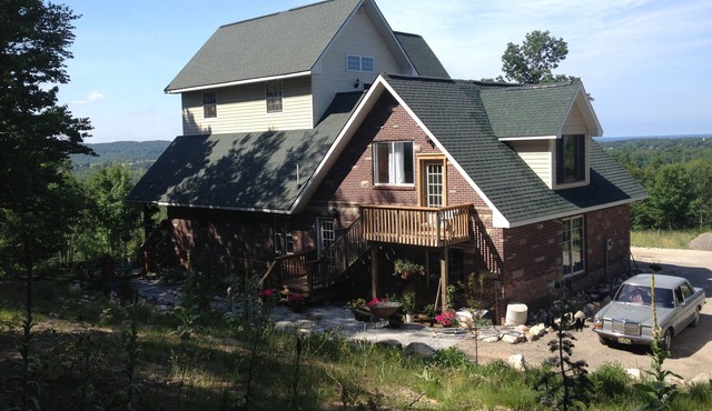 Hillside Manor A Quiet,Private place For couples to get away & relax