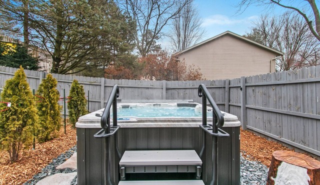 Hillside Packers Haven: Hot tub, sleeps 14