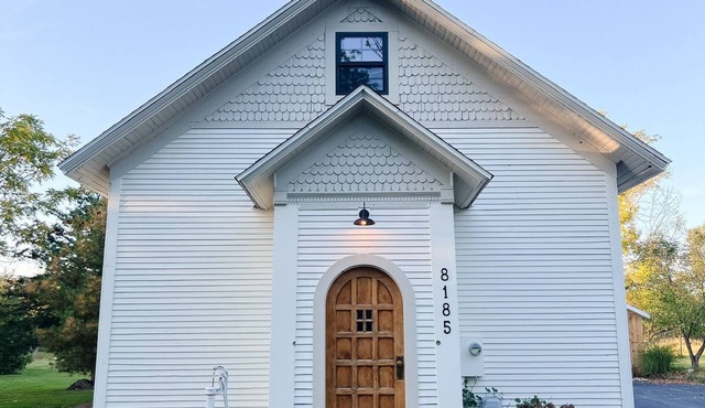 Historic Ada Schoolhouse Retreat- Private, Peaceful, One-of-a-Kind Stay