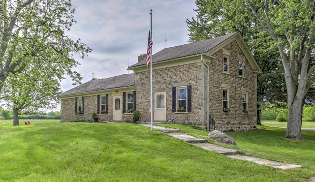 Historic Ottawa Lake House: Deck, Barn + 96 Acres!