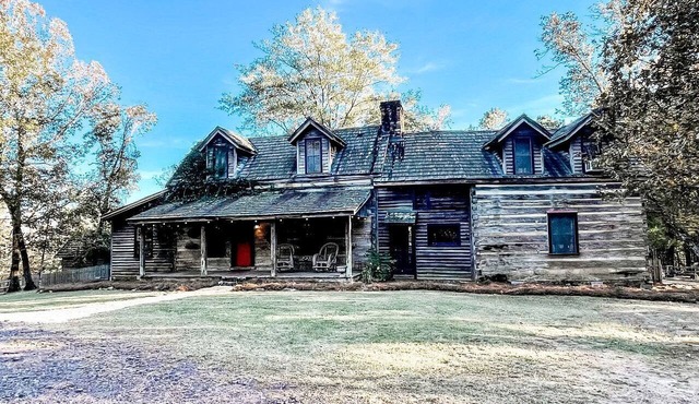 Historic Rural Cabin Ideal for Families in Wilsonville, Alabama
