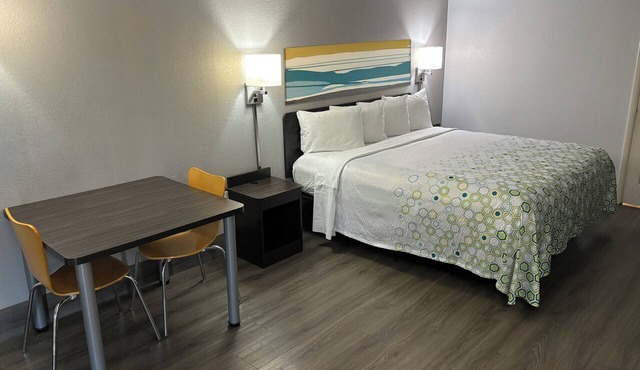 HomeTowne Studios by Red Roof Birmingham - Highway 280