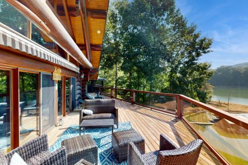 Hot Tub + Dock! Waterfront Norris Lake Log Home