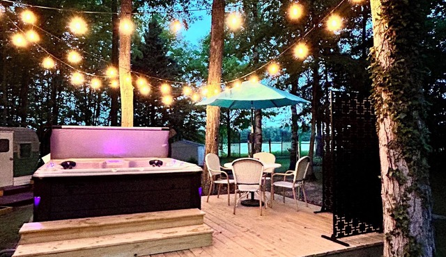 HOT TUB, Sleeping Bear Dunes, M-22, Leelanau Wine Trail, Lake Michigan, TC in Cedar