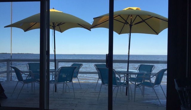 Immaculate Lake Huron Beach House April special, rent at least 3 nights get 4th in Linwood
