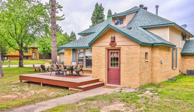Interlaken Cottage in Eagle River