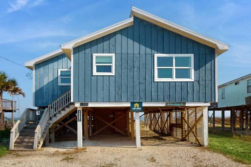Island Gem on the Water With Private Dock Large Deck Gas Grill & WiFi - Dogs OK