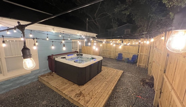 Jillian's Place-Beach Cottage with Hot Tub