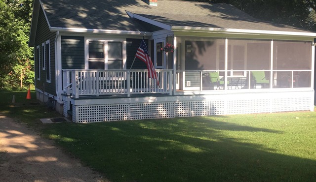 John's Beachside Cottage - Short Walk To Terrific Lake Michigan Beach