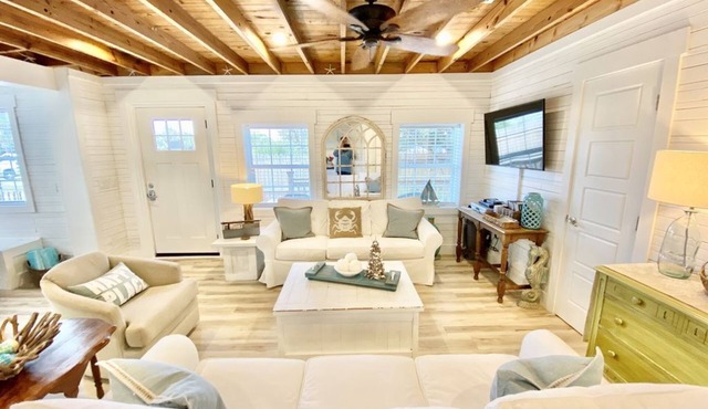 July Specials! LAGUNA BEACH'S BEST! Across from the Perfect Laguna Beach!