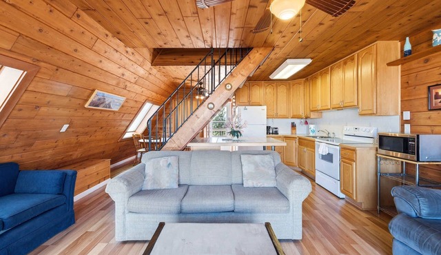 Juniper Presents: Chalet #34 Deck Views, Pool, Games & More