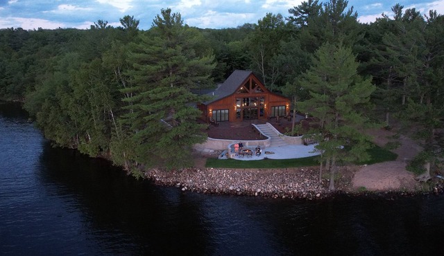 Kemp's Lake Front Guest House
