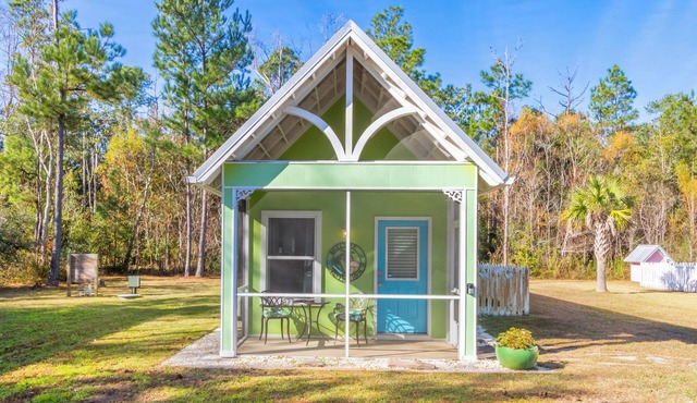 Key Lime Cottage in Bon Secour, 11 miles to beach, 7 miles to Sportsplex