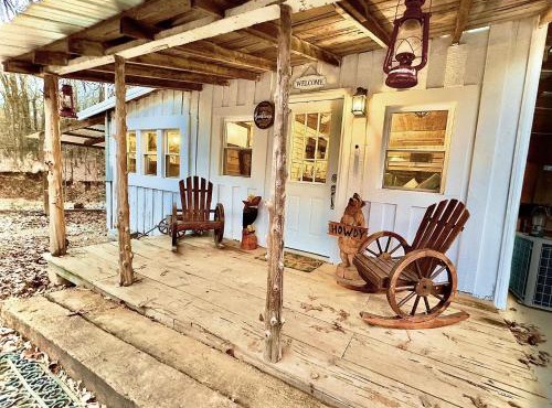 King Suite & Bunkhouse - Deer Camp - WiFi - Grill