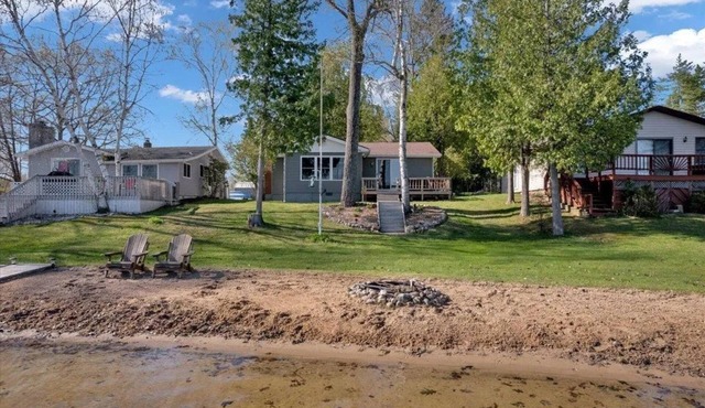 Knotty Nook - Lakefront with Sandy Beach 3 Bed with pullout couch 1 Bath