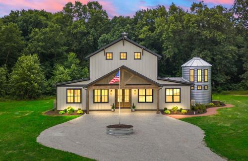 Kouts Home: High-End Retreat in Secluded Setting