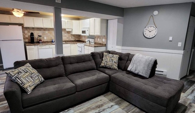 Lake Front 2-bedroom,1 bath ground floor apartment! Dock and Kayaks included! in Creal Springs