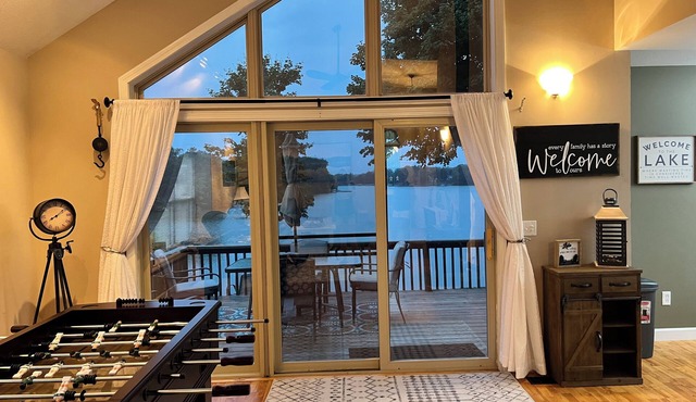 Lake front cottage on Lake Seneca with pontoon rental available