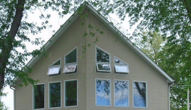 LAKE FRONT HOME - Great Boating, fishing & swimming! in Haslett