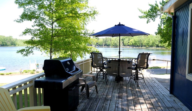 Lake Front Resort 10 minutes from South Haven - Pontoon rentals available