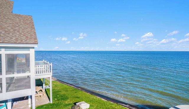 Lake Huron Waterfront, Sleeps 15; 5 Min Caseville