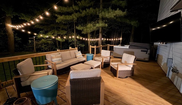 Lake Retreat - Private Dock Hot Tub Arcade Pickleball Basketball